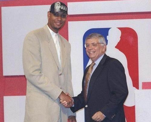 何直接影响 何直接影响